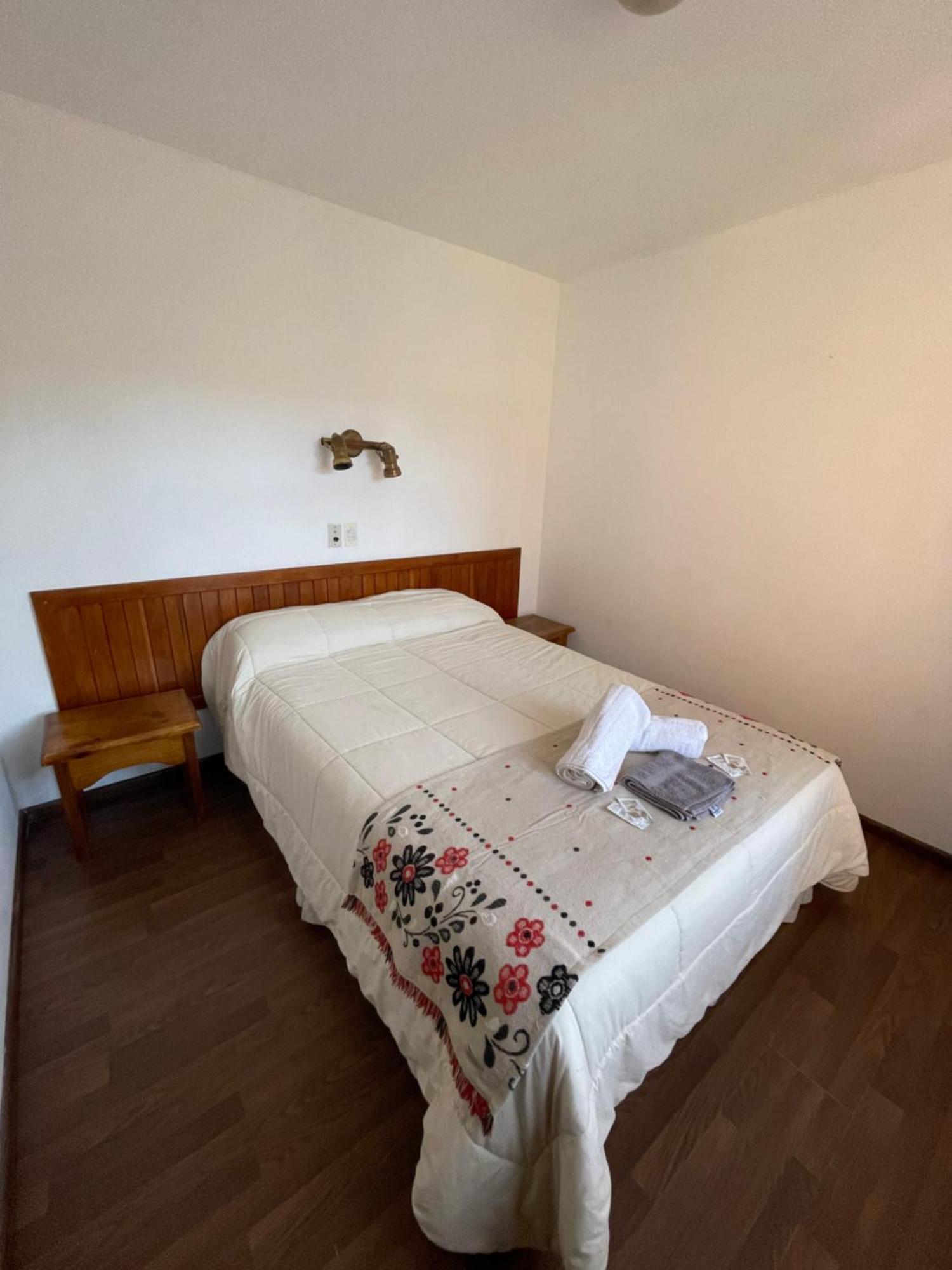 KM Hosteria Valle Del Sol Hotell San Carlos de Bariloche Eksteriør bilde