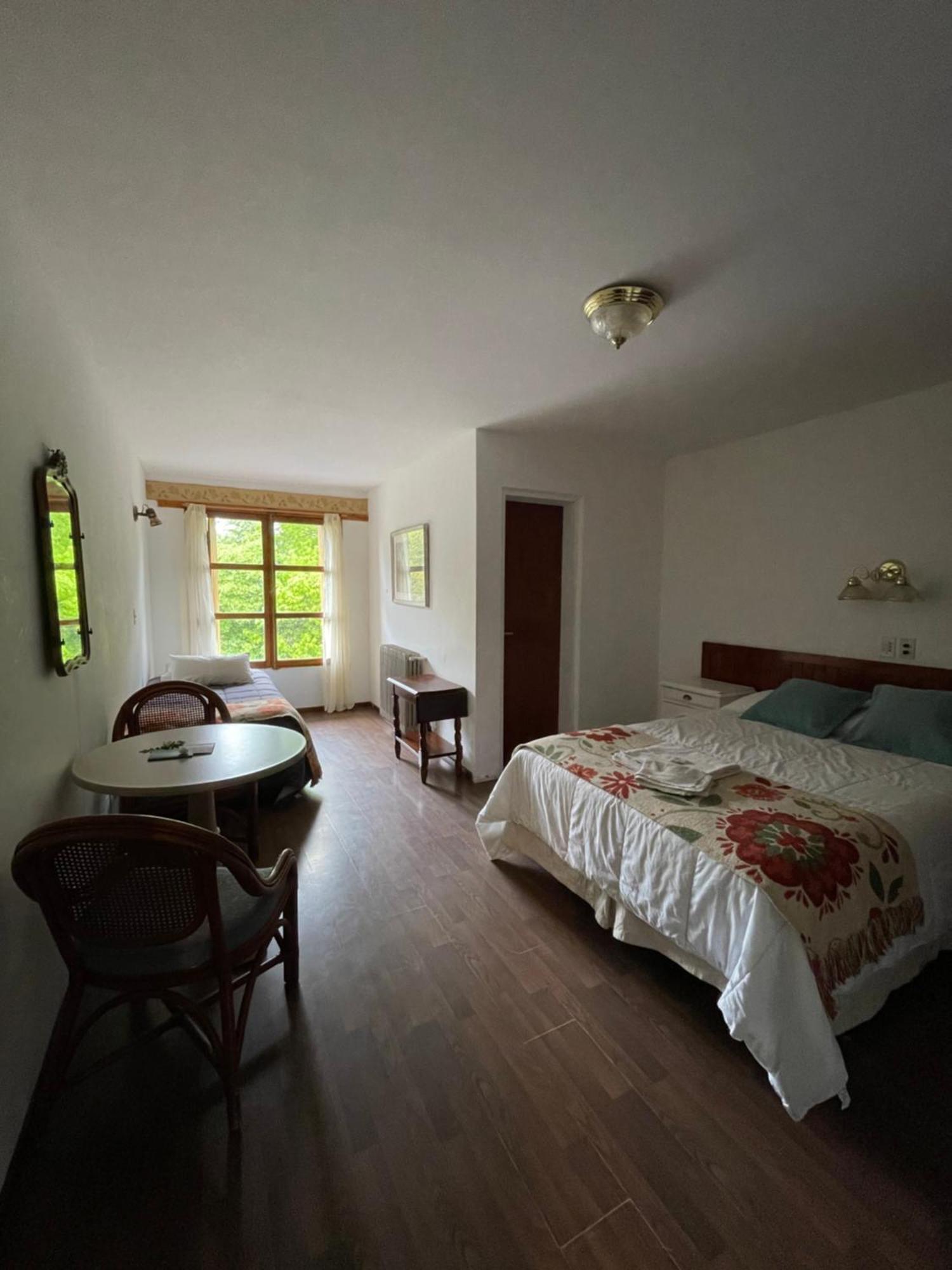 KM Hosteria Valle Del Sol Hotell San Carlos de Bariloche Eksteriør bilde